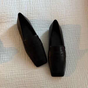 Aeyde Ebony Leather Flats